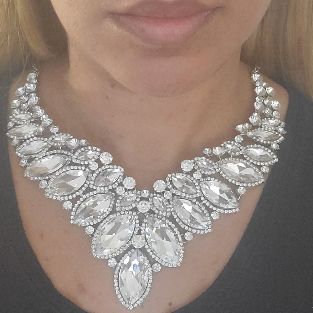 Stunning Rhinestone Necklace - Picture 2 of 2